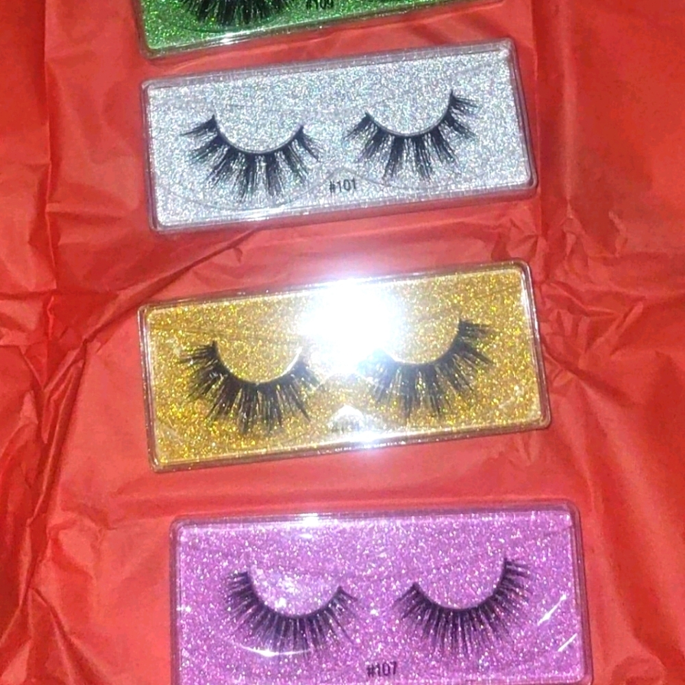 Resserved lashes left